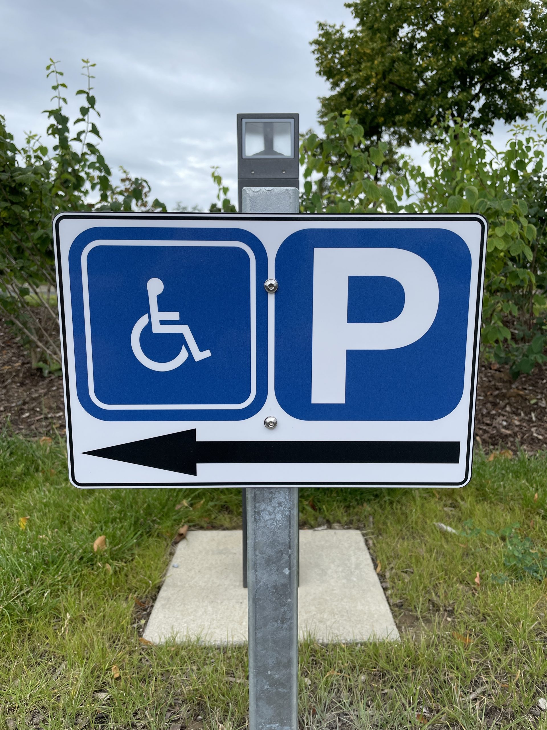Behinderten Parkplatzschild